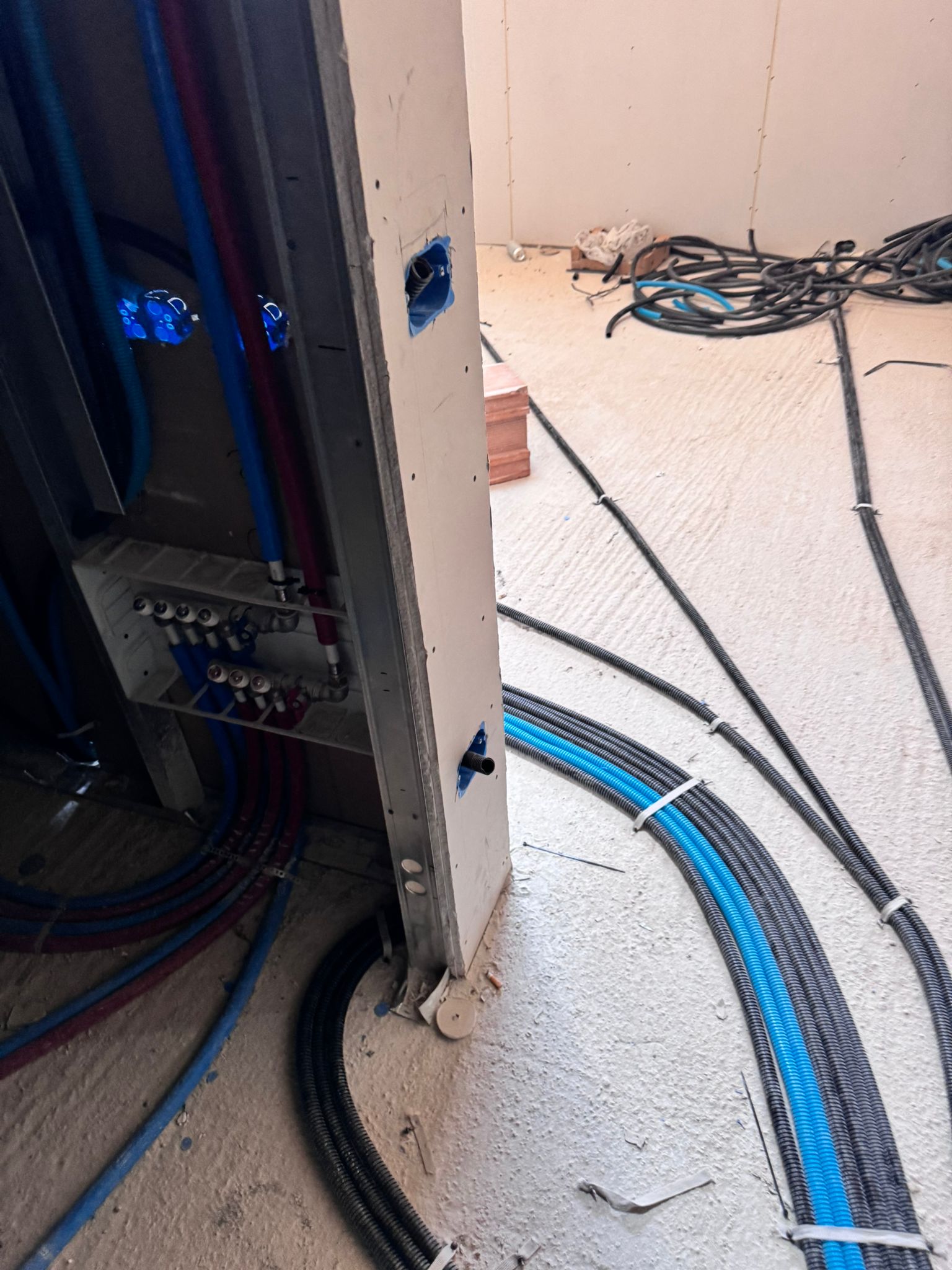 Lavoro di elettricista realizzato da Abdul electric a Cremona (3) Lavoro di elettricista realizzato da Abdul electric a Cremona (3) — Elettricista Abdul electric, provincia di Cremona